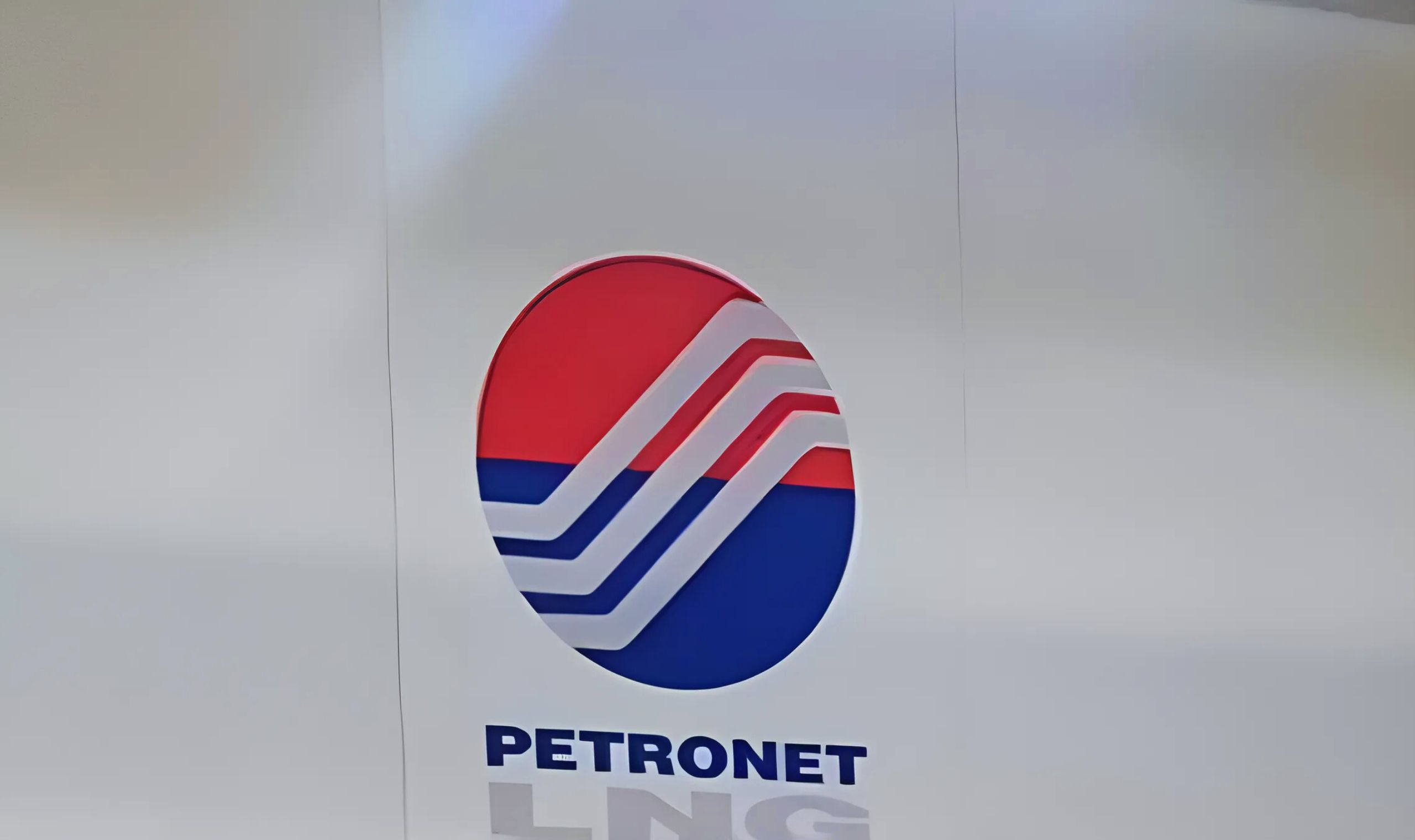 Petronet LNG Under Pressure: Stock Falls Amid PNGRB Criticism and Citi’s Negative Watch